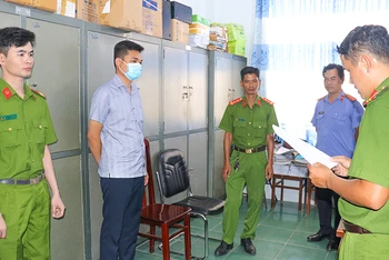 Đối tượng Huỳnh Thắng bị Công an tỉnh Vĩnh Long bắt giữ. (Ảnh: Công an cung cấp)