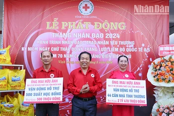 Nhà hảo tâm vận động hỗ trợ nhà tình thương và học bổng cho học sinh khó khăn. 