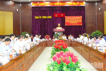 Quang cảnh buổi làm việc. 