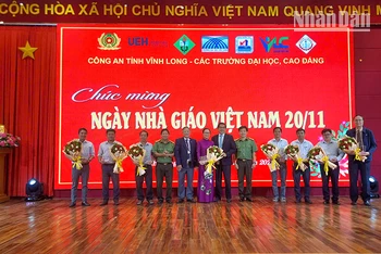 Ban tổ chức ghi nhận đóng góp của các đơn vị tổ chức.