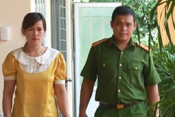 Đối tượng Hoàng Thị Lên bị triệu tập lên cơ quan cảnh sát điều tra làm việc.