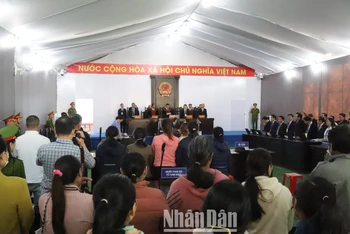 Khai mạc phiên tòa lưu động xét xử sơ thẩm công khai vụ án “Khủng bố nhằm chống chính quyền nhân dân; Khủng bố; Tổ chức cho người khác xuất cảnh, nhập cảnh trái phép; Che giấu tội phạm” xảy ra vào đêm 10, rạng sáng 11/6/2023 tại huyện Cư Kuin, tỉnh Đắk Lắk.