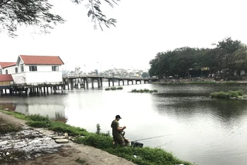Nhiều hạng mục xây dựng không đúng quy hoạch trong Công viên Tuổi trẻ.