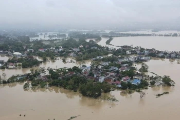 Ngập úng khu vực ngoại thành Hà Nội.