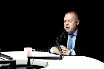 Chuyên gia Grigory Trofimchuk - tác giả cuốn sách “Việt Nam cất cánh” đạt giải nhất Giải thưởng Thông tin Đối ngoại Việt Nam lần thứ VII năm 2021. (Ảnh: TTXVN)