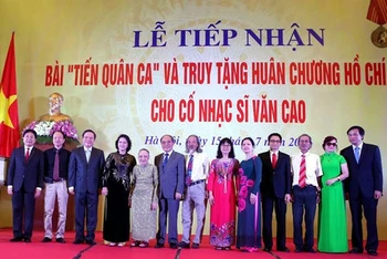 Tiếp nhận bài “Tiến quân ca” và truy tặng Huân chương Hồ Chí Minh cho cố nhạc sĩ Văn Cao