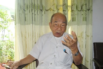 Ông Trần Văn Khá, nguyên Chánh Văn phòng Tỉnh ủy Chợ Lớn kể chuyện.