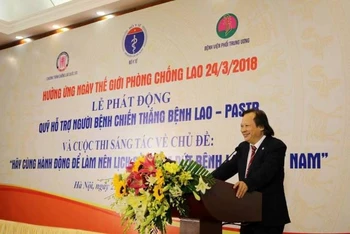 PGS.TS Nguyễn Viết Nhung, Giám đốc Bệnh viện Phổi Trung ương, Chủ nhiệm Chương trình Chống lao Quốc gia.