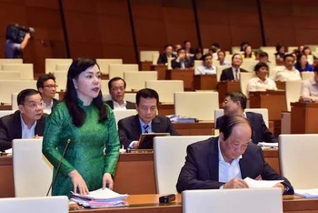 Bộ trưởng Y tế Nguyễn Thị Kim Tiến trả lời chất vấn tại Kỳ họp thứ sáu Quốc hội khoá XIV