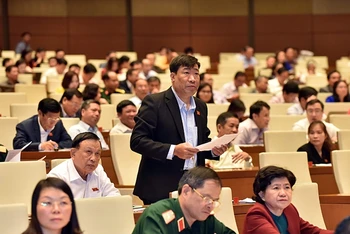 Đại biểu Quốc hội Thạch Phước Bình (Trà Vinh) phát biểu tại phiên thảo luận sáng 14-11.