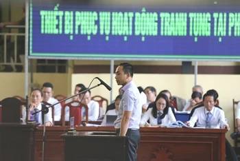 Bị cáo Nguyễn Hoàng Linh trả lời các câu hỏi của luật sư.