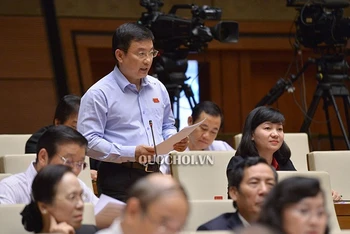 Đại biểu Quốc hội Phạm Trọng Nhân (Bình Dương) phát biểu tại phiên thảo luận ngày 15-11. Ảnh: Quochoi.vn