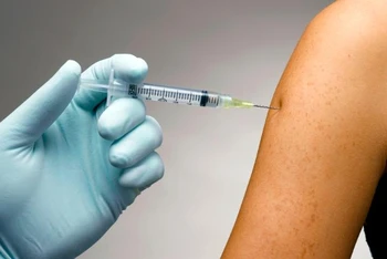 Vắc-xin phòng sởi, quai bị, rubella không gây bệnh tự kỷ (Ảnh: CNN)