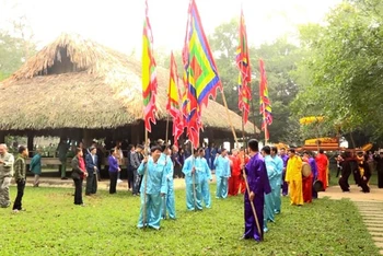 Lễ hội Cầu mùa của đồng bào dân tộc Tày xã Tân Trào được tổ chức hằng năm tại đình Tân Trào.