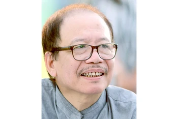 Nhà văn Xuân Tùng, tác giả cuốn sách.