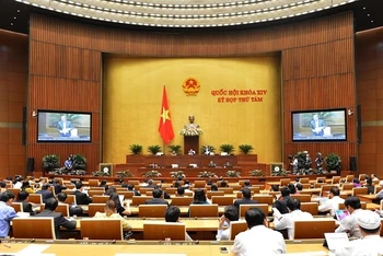 Quốc hội thảo luận tại Hội trường sáng 12-11. 