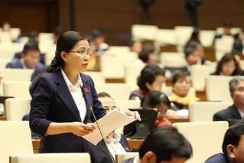 Đại biểu Quốc hội Đỗ Thị Lan đoàn Quảng Ninh tại phiên thảo luận ngày 19-11. (ẢNH: DUY LINH)