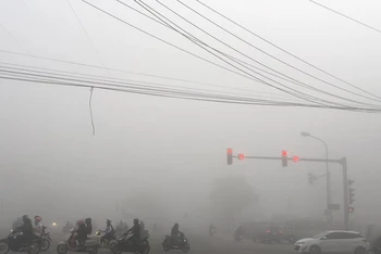 Không khí ô nhiễm sáng ngày 14-12 tại Hà Nội. (Ảnh: TA)