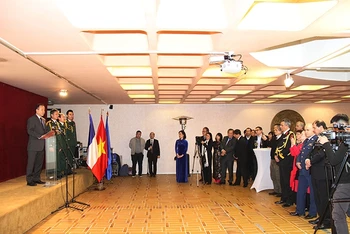 Đại sứ Việt Nam tại Pháp Nguyễn Thiệp phát biểu tại lễ kỷ niệm.