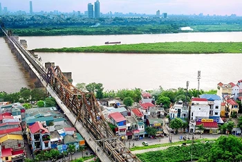 Sông Hồng, cầu Long Biên như những chứng nhân của lịch sử.