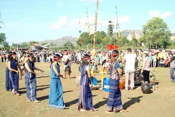 Đồng bào các dân tộc Nam Tây Nguyên cùng vui ngày hội buôn làng