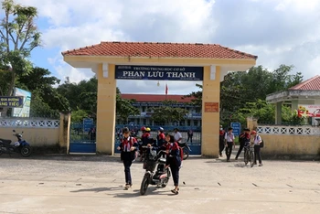 Trường THCS Phan Lưu Thanh, thị trấn La Hai là trường điểm của huyện Đồng Xuân với nhiều thành tích dạy và học xuất sắc.