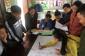 Giáo viên huyện Tủa Chùa (Điện Biên) tập huấn chuyên môn theo chương trình giáo dục phổ thông mới.