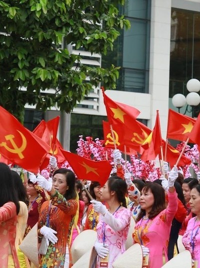 Tôn vinh phụ nữ Việt