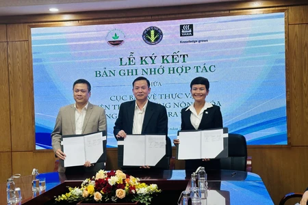 Cục Bảo vệ thực vật, Viện Thổ nhưỡng nông hóa và Công ty TNHH Yara Việt Nam ký kết bản ghi nhớ hợp tác phát triển sản xuất nông nghiệp bền vững.