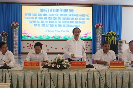 Đồng chí Nguyễn Kim Sơn, Ủy viên Trung ương Đảng, Bộ trưởng Giáo dục và Đào tạo phát biểu chỉ đạo tại buổi làm việc.
