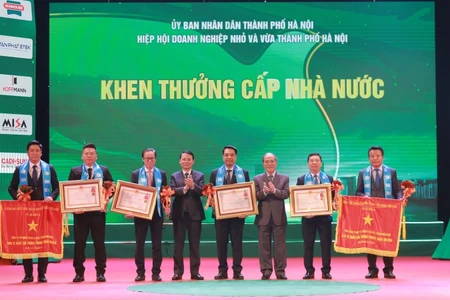 Các doanh nghiệp, doanh nhân tiêu biểu được nhận Huân chương lao động hạng 2, hạng 3 và Cờ thi đua của Chính phủ.