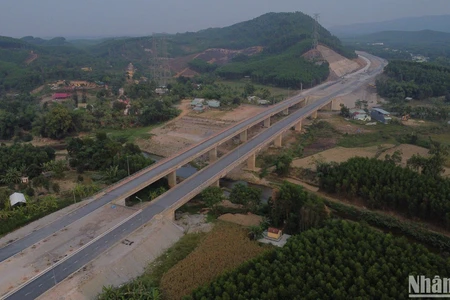 Toàn cảnh dự án đường vành đai phía tây Đà Nẵng nhìn từ trên cao. (Ảnh: ANH ĐÀO)