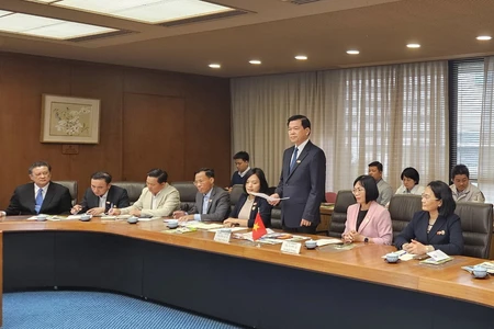 Bí thư Tỉnh ủy Đồng Nai Nguyễn Hồng Lĩnh phát biểu tại buổi làm việc với chính quyền thành phố Oita, Nhật Bản.