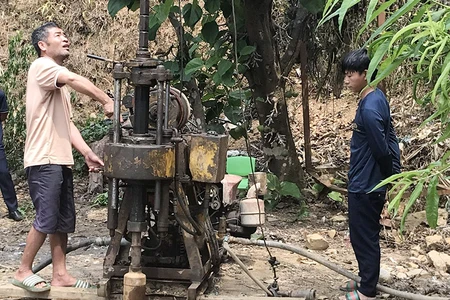 Khoan giếng lấy nước sinh hoạt phục vụ người dân tại xã Mù Sang, huyện Phong Thổ, tỉnh Lai Châu.