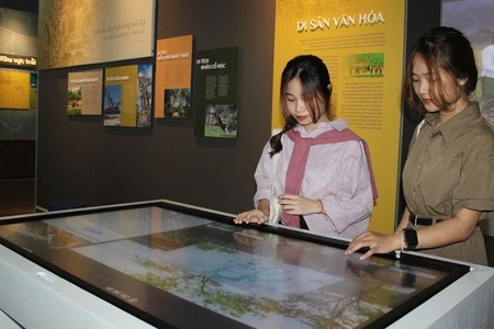Bảo tàng Nghệ An thu hút đông đảo giới trẻ đến tham quan kể từ khi ra mắt "Không gian số”.