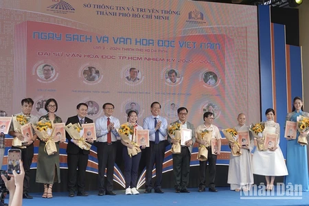 Ra mắt 10 Đại sứ Văn hóa đọc Thành phố Hồ Chí Minh nhiệm kỳ 2024-2025.