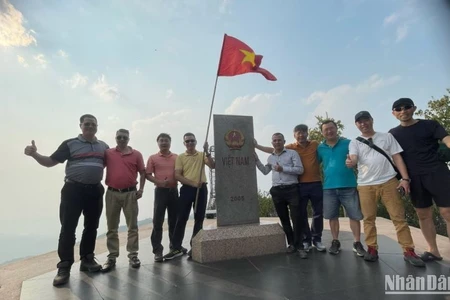 Trên mảnh đất biên cương, lãnh thổ thiêng liêng của Tổ quốc, mỗi người con nước Việt đều dâng lên niềm tự hào.