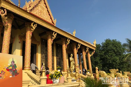 Nhiều hoạt động được tổ chức tại chùa Kh'mer ở Làng. 