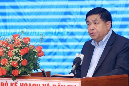Bộ trưởng Kế hoạch và Đầu tư Nguyễn Chí Dũng công bố kết quả bỏ phiếu Quy hoạch Thủ đô Hà Nội thời kỳ 2021-2030, tầm nhìn đến 2050.