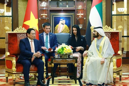 Thủ tướng Phạm Minh Chính hội đàm với Phó Tổng thống kiêm Thủ tướng UAE Sheikh Mohammed bin Rashid Al Maktoum. (Ảnh: Nhật Bắc/VGP). 