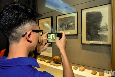 Từ ngày 25/4, khách tham quan Bảo tàng Lịch sử quốc gia không cần đến tận quầy mua vé mà có thể chủ động đặt vé qua hình thức trực tuyến một cách thuận tiện.