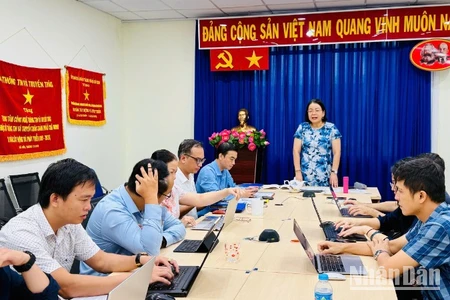 Giám đốc Trung tâm Chuyển đổi số Thành phố Hồ Chí Minh Võ Thị Trung Trinh phát biểu tại hội nghị tập huấn.