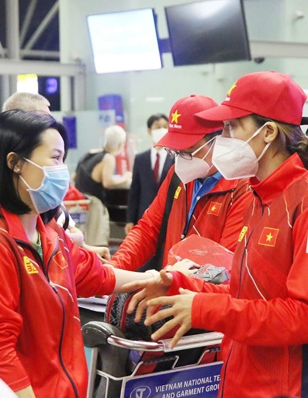 Tối qua (18/7), 43 thành viên của đoàn thể thao Việt Nam đã lên chuyến bay JL 752 của Hãng hàng không Quốc gia Nhật Bản để lên đường tham dự Olympic Tokyo 2020.