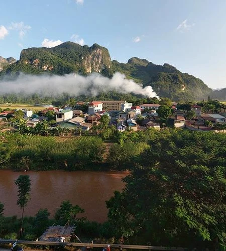 Búng Lao là nơi sinh sống của đồng bào các dân tộc: Thái, H’Mông, Khơ Mú, Kinh.