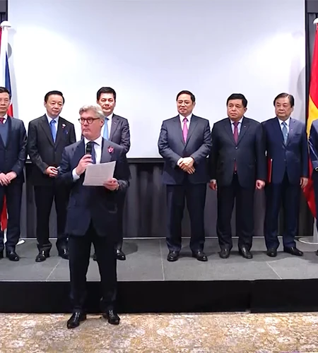 Thủ tướng chứng kiến Lễ trao các thỏa thuận kinh tế hàng tỷ USD