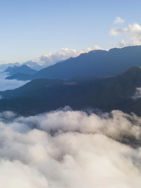 Ngắm “biển mây” đẹp như bồng lai tiên cảnh trên đỉnh Ô Quy Hồ