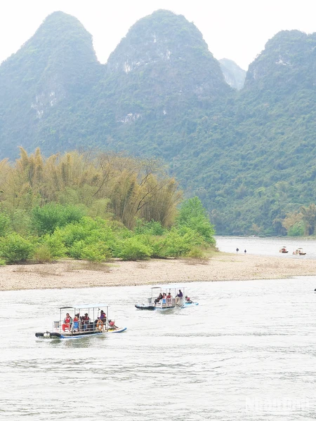 Khu thắng cảnh Ly Giang là điểm du lịch cấp quốc gia 5A, là di sản thiên nhiên thế giới.