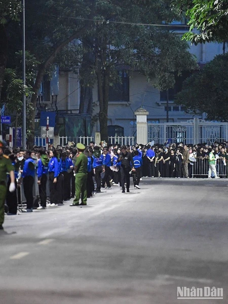 [Ảnh] Hàng nghìn bạn trẻ phục vụ Lễ Quốc tang Tổng Bí thư Nguyễn Phú Trọng