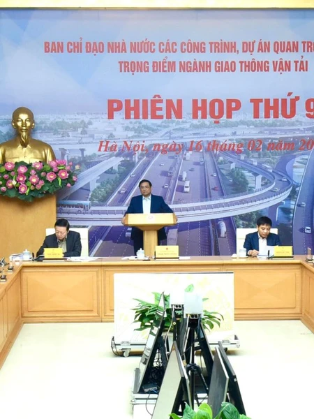 [Ảnh] Thủ tướng chủ trì Phiên họp thứ 9 Ban Chỉ đạo các công trình giao thông vận tải trọng điểm