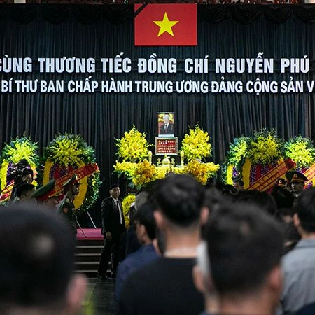 [Ảnh] Người dân xúc động khi vào viếng Tổng Bí thư Nguyễn Phú Trọng